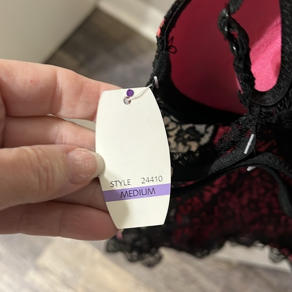 Lingerie - Picture 3 of 4